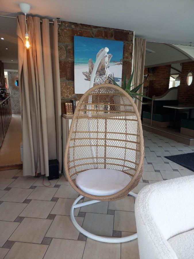 Hotel De La Mer 3*